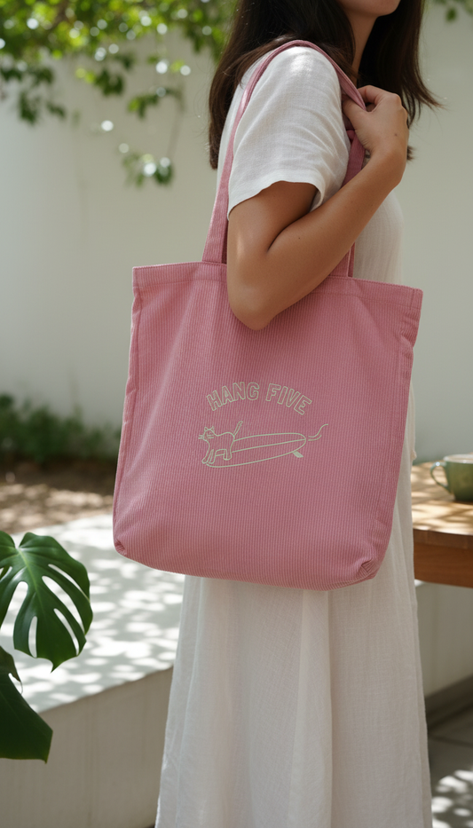 Cord Tasche Rose - Cat doing a Hang Five